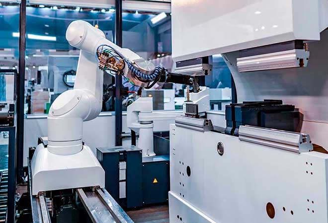 What is the difference between industrial robots?