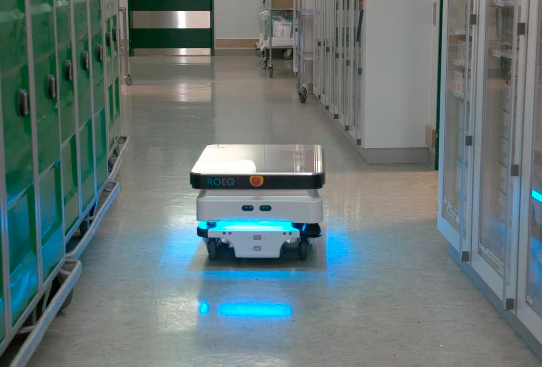 Autonómne roboty na dezinfekciu miestnosti vytvorené spoločnosťou Fetch Robotics